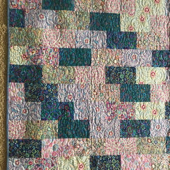 Quilt or Throw handmade SIZE 66" X 56 Beautiful - Picture 5 of 6